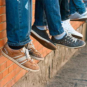 Microwave sensor for non-invasive component monitoring for the footwear industry